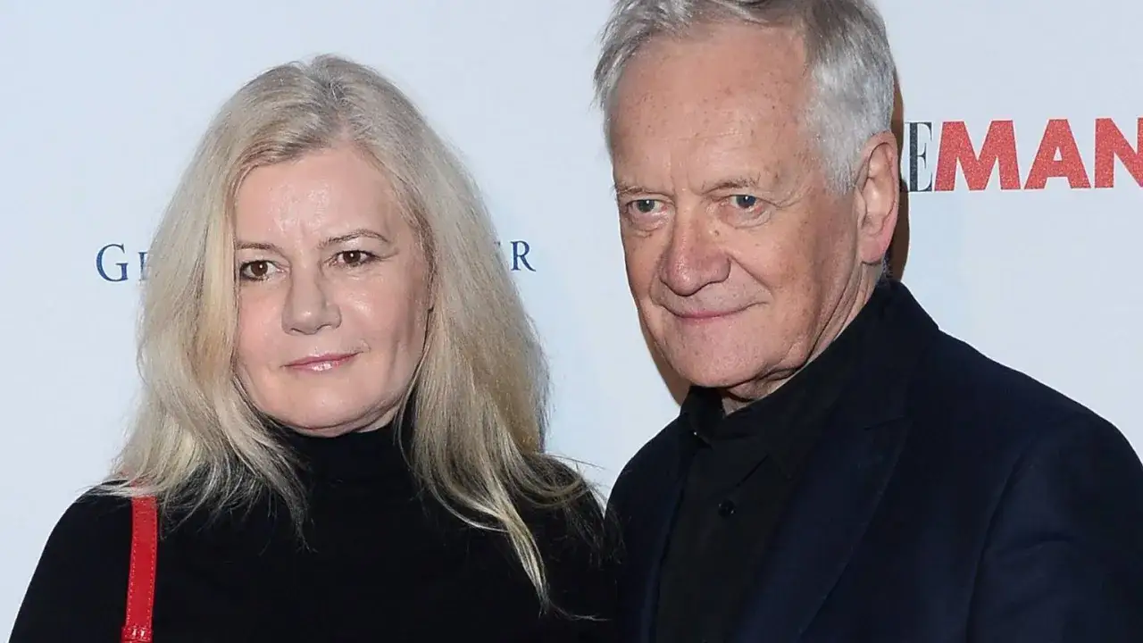 Andrzej Seweryn z żoną, uśmiechnięci, pozują do zdjęcia.