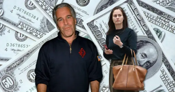 Mark Epstein na tle banknotów dolarowych. Obok niego młoda kobieta z torebką.